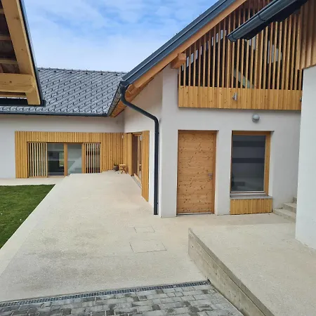 Hisa Sonca Toti Breg * Svecina