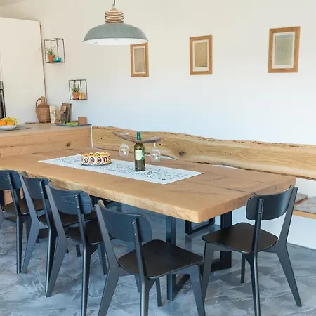 Hisa Sonca Toti Breg *