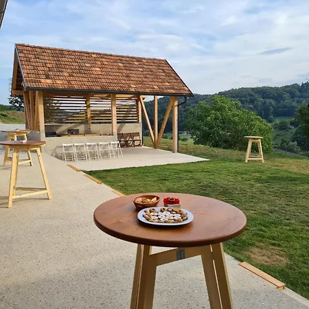 Hisa Sonca Toti Breg *