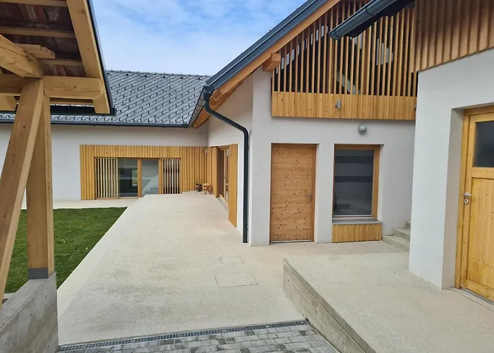 Hisa Sonca Toti Breg * Svecina